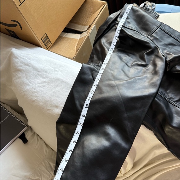 Black Lightweight Leather Jacket with Full-Length Zipper and Classic Design - Picture 12 of 12